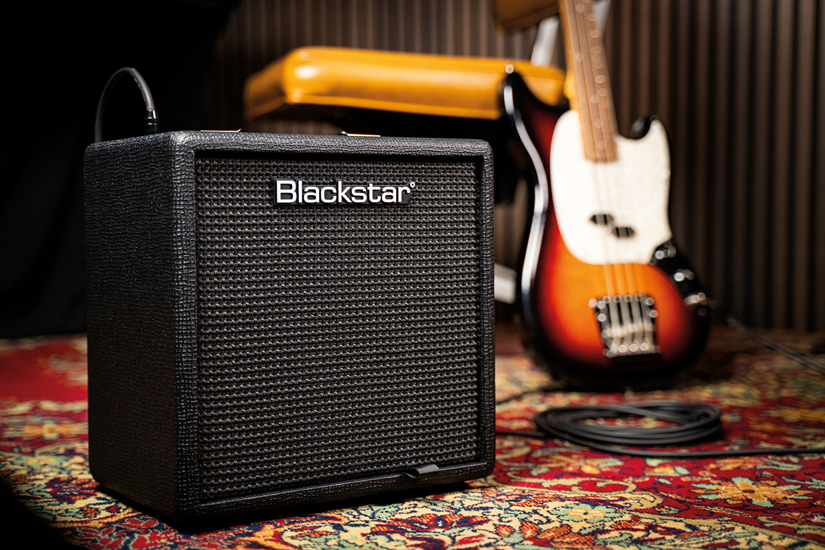 Kytarový kombinační zesilovač BLACKSTAR DEBUT BASS 15