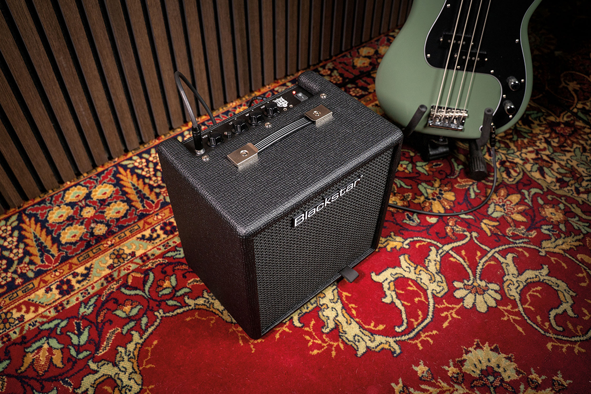 Kytarový kombinační zesilovač BLACKSTAR DEBUT BASS 15