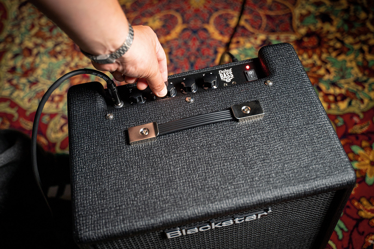Kytarový kombinační zesilovač BLACKSTAR DEBUT BASS 25