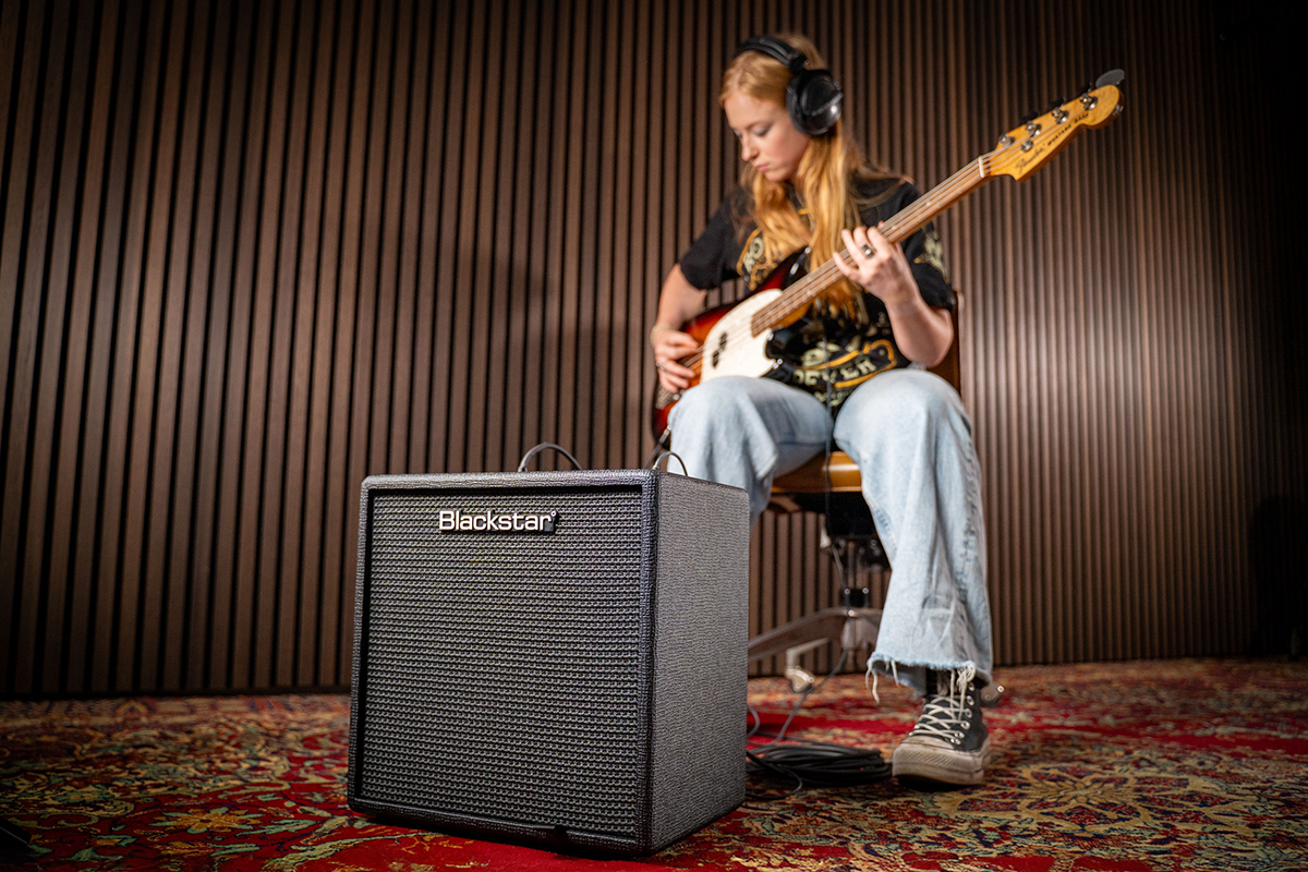 Kytarový kombinační zesilovač BLACKSTAR DEBUT BASS 25